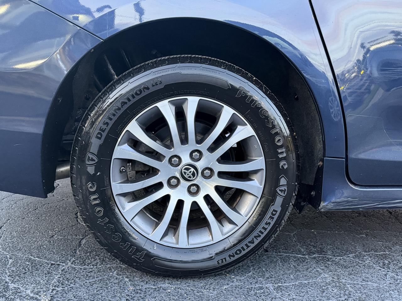 Toyota Sienna photo 28