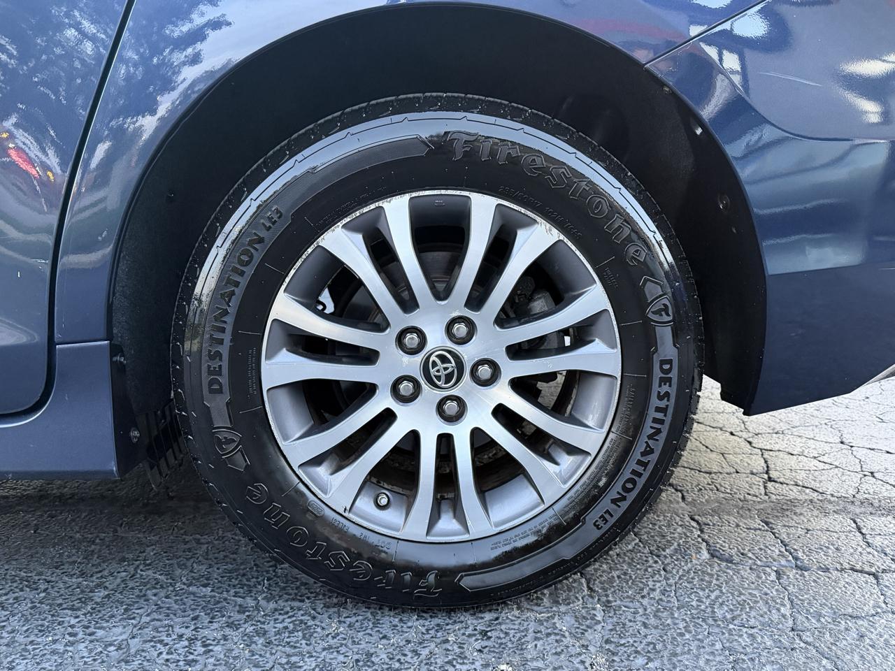 Toyota Sienna photo 29