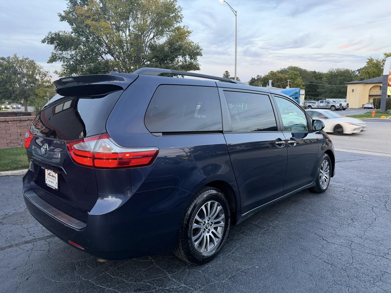 Toyota Sienna photo 34