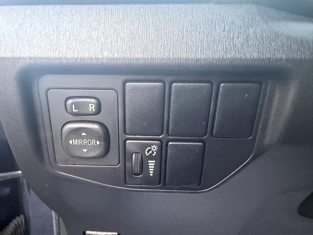 Toyota Prius 5dr HB Three (Natl) 2012