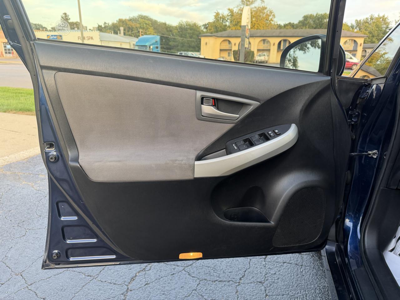 Toyota Prius 5dr HB Three (Natl) 2012