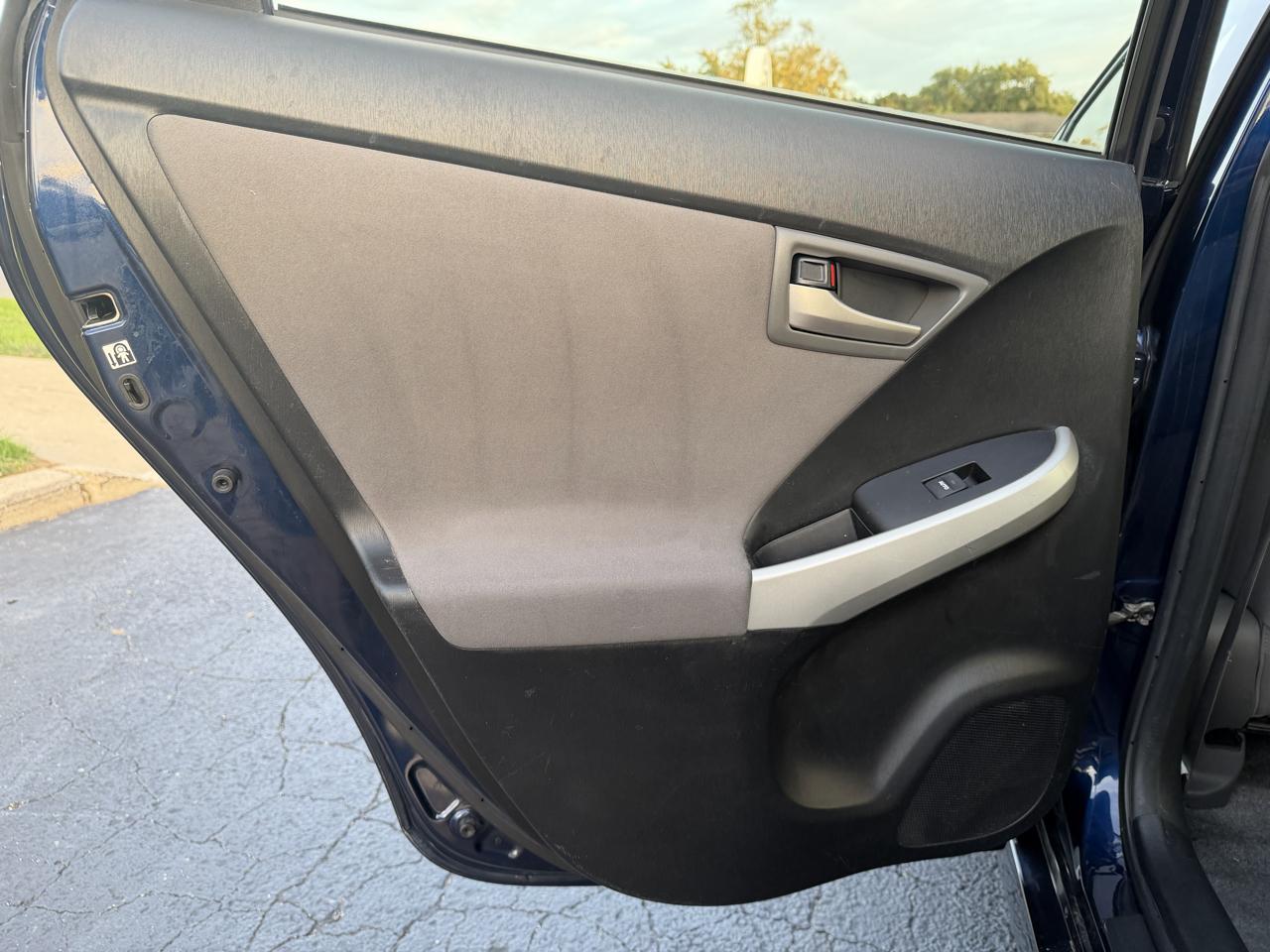 Toyota Prius 5dr HB Three (Natl) 2012