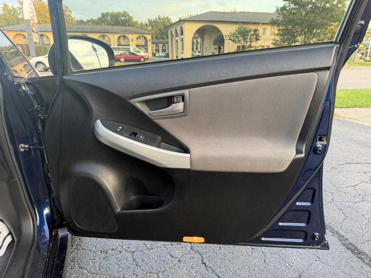 Toyota Prius 5dr HB Three (Natl) 2012
