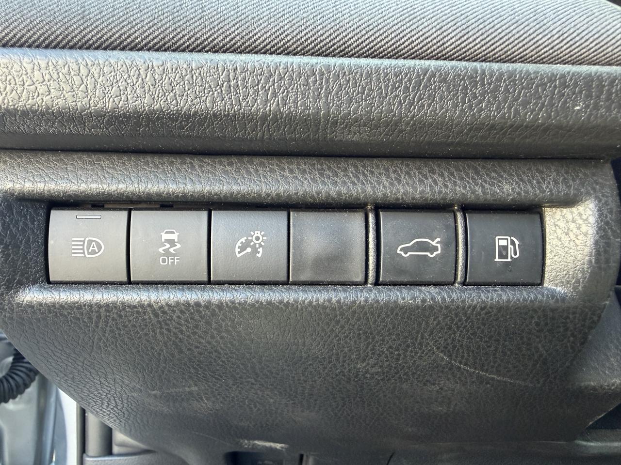 Toyota Camry photo 13