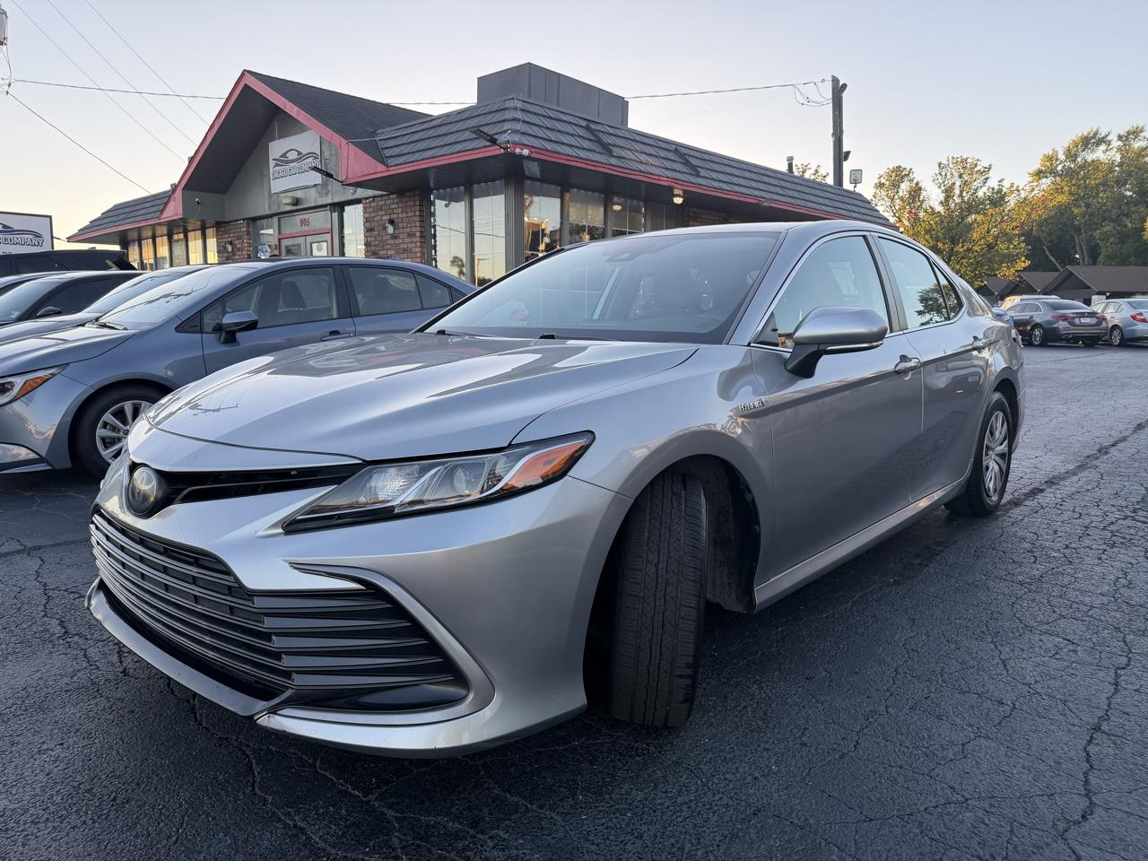 Toyota Camry Hybrid LE CVT (Natl) 2021