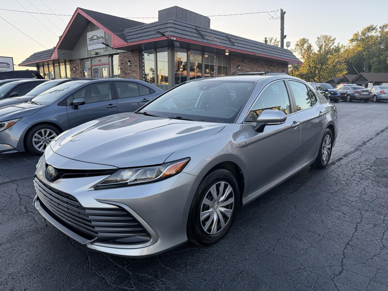 Toyota Camry Hybrid LE CVT (Natl) 2021