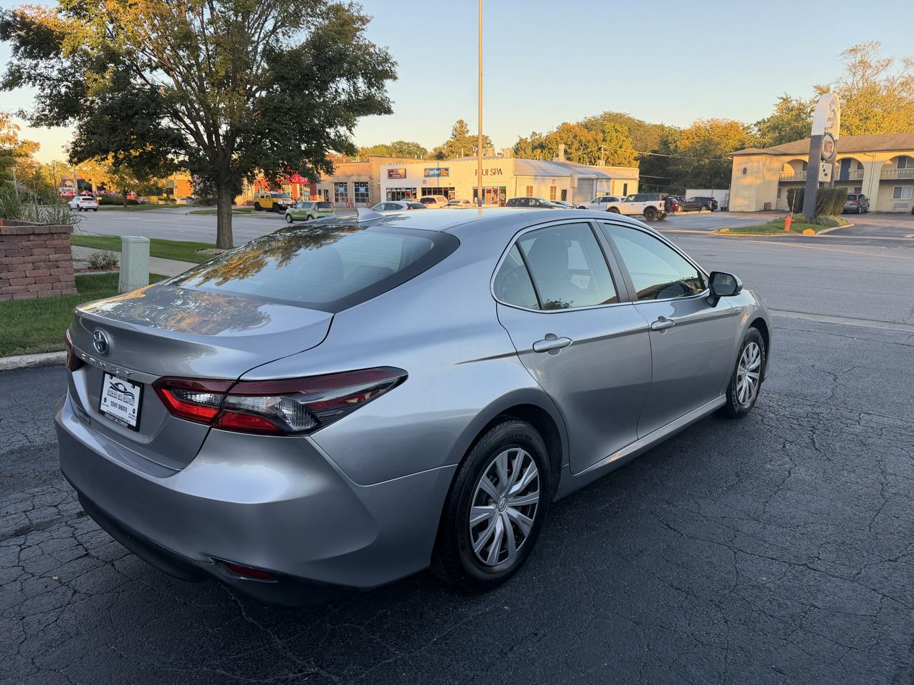 Toyota Camry Hybrid LE CVT (Natl) 2021