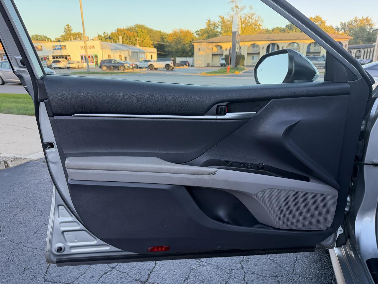 Toyota Camry Hybrid LE CVT (Natl) 2021
