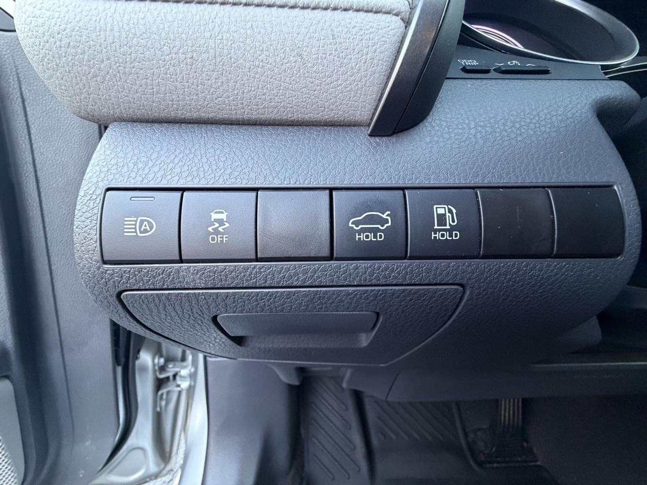 Toyota Camry Hybrid LE CVT (Natl) 2021