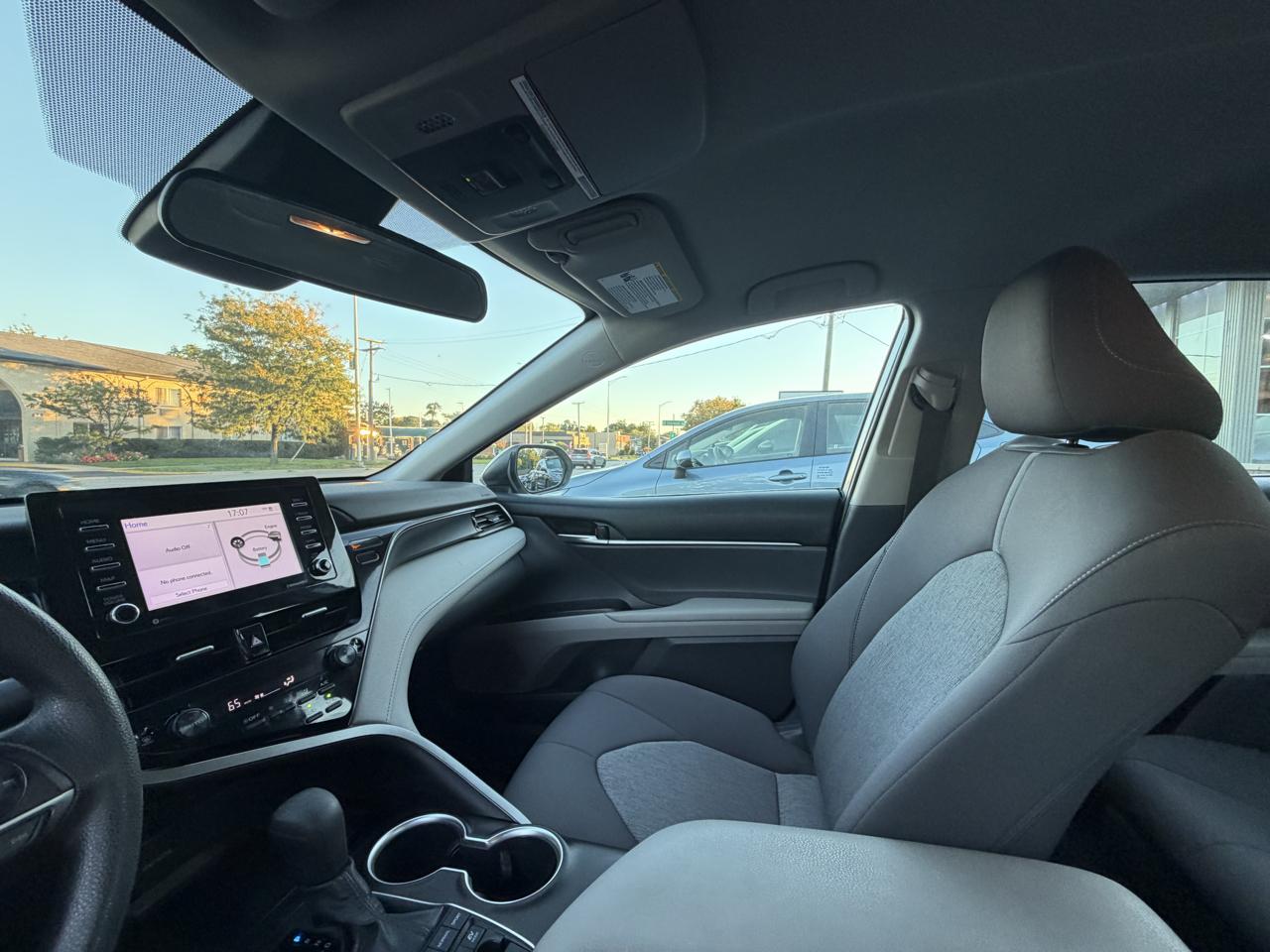 Toyota Camry Hybrid LE CVT (Natl) 2021