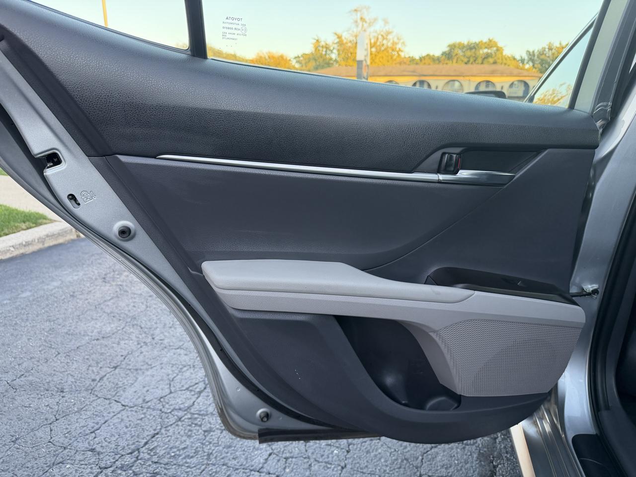 Toyota Camry Hybrid LE CVT (Natl) 2021