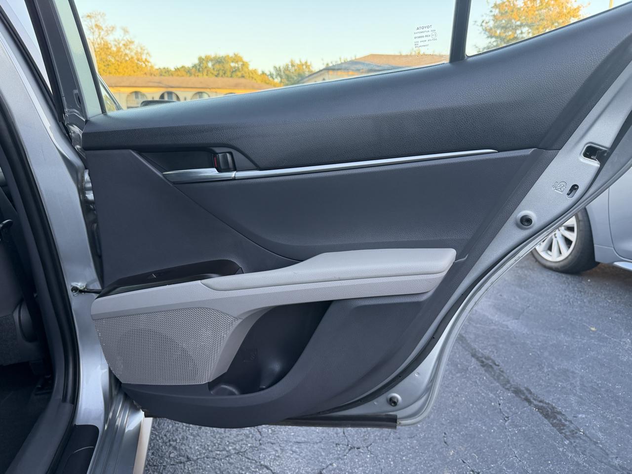 Toyota Camry Hybrid LE CVT (Natl) 2021