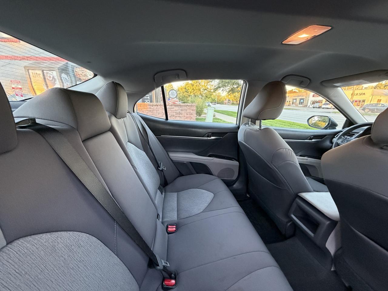 Toyota Camry Hybrid LE CVT (Natl) 2021
