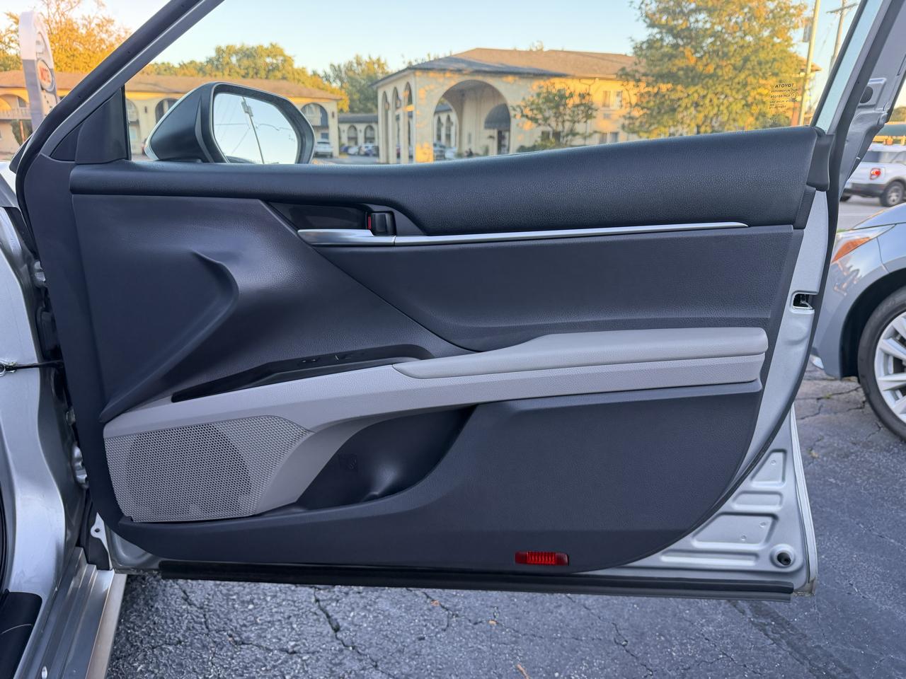 Toyota Camry Hybrid LE CVT (Natl) 2021