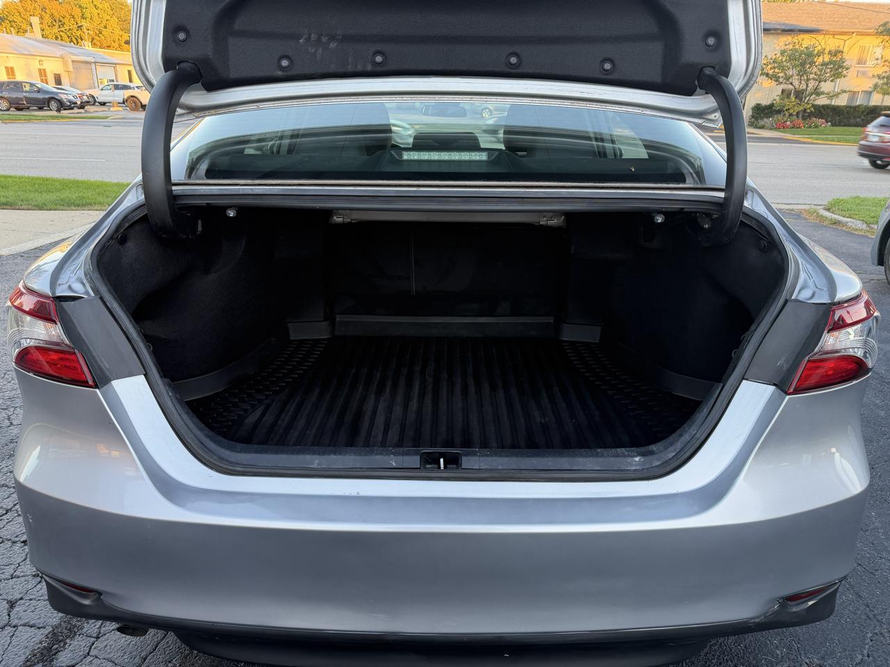 Toyota Camry Hybrid LE CVT (Natl) 2021