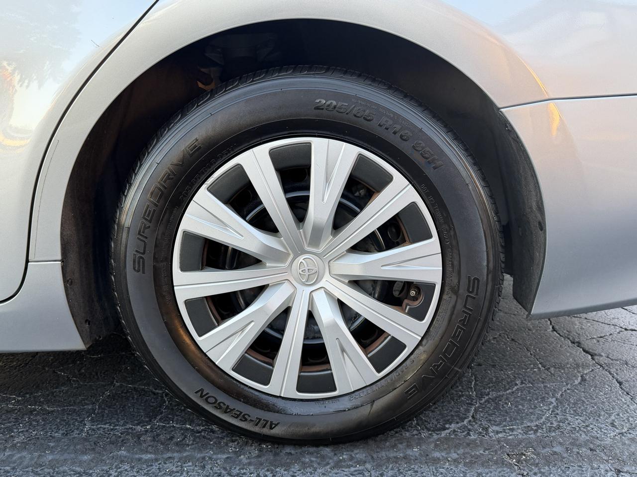 Toyota Camry Hybrid LE CVT (Natl) 2021