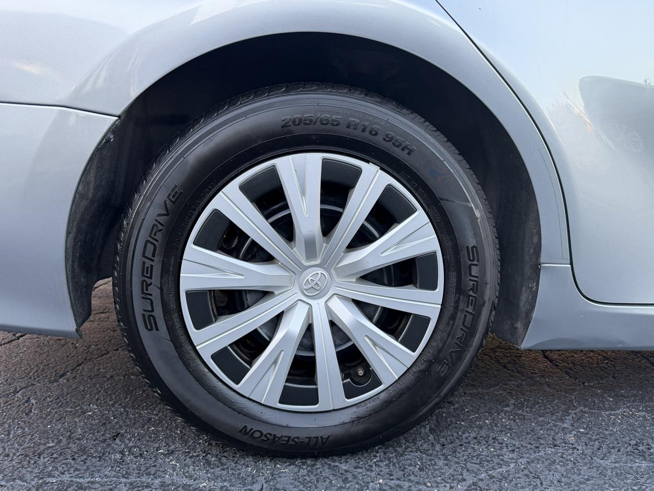 Toyota Camry Hybrid LE CVT (Natl) 2021