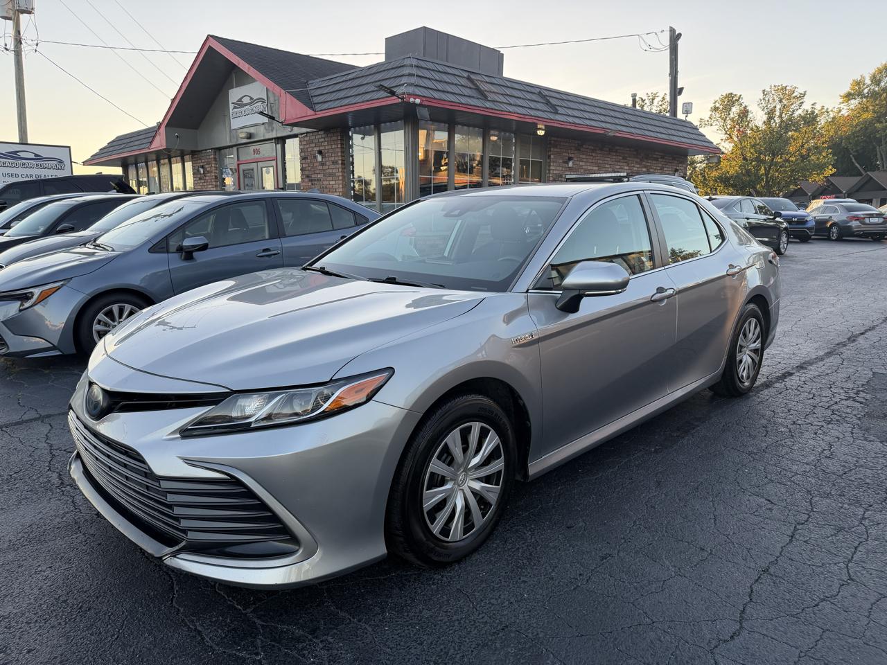 Toyota Camry Hybrid LE CVT (Natl) 2021