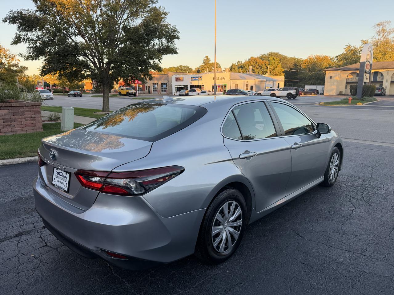 Toyota Camry Hybrid LE CVT (Natl) 2021