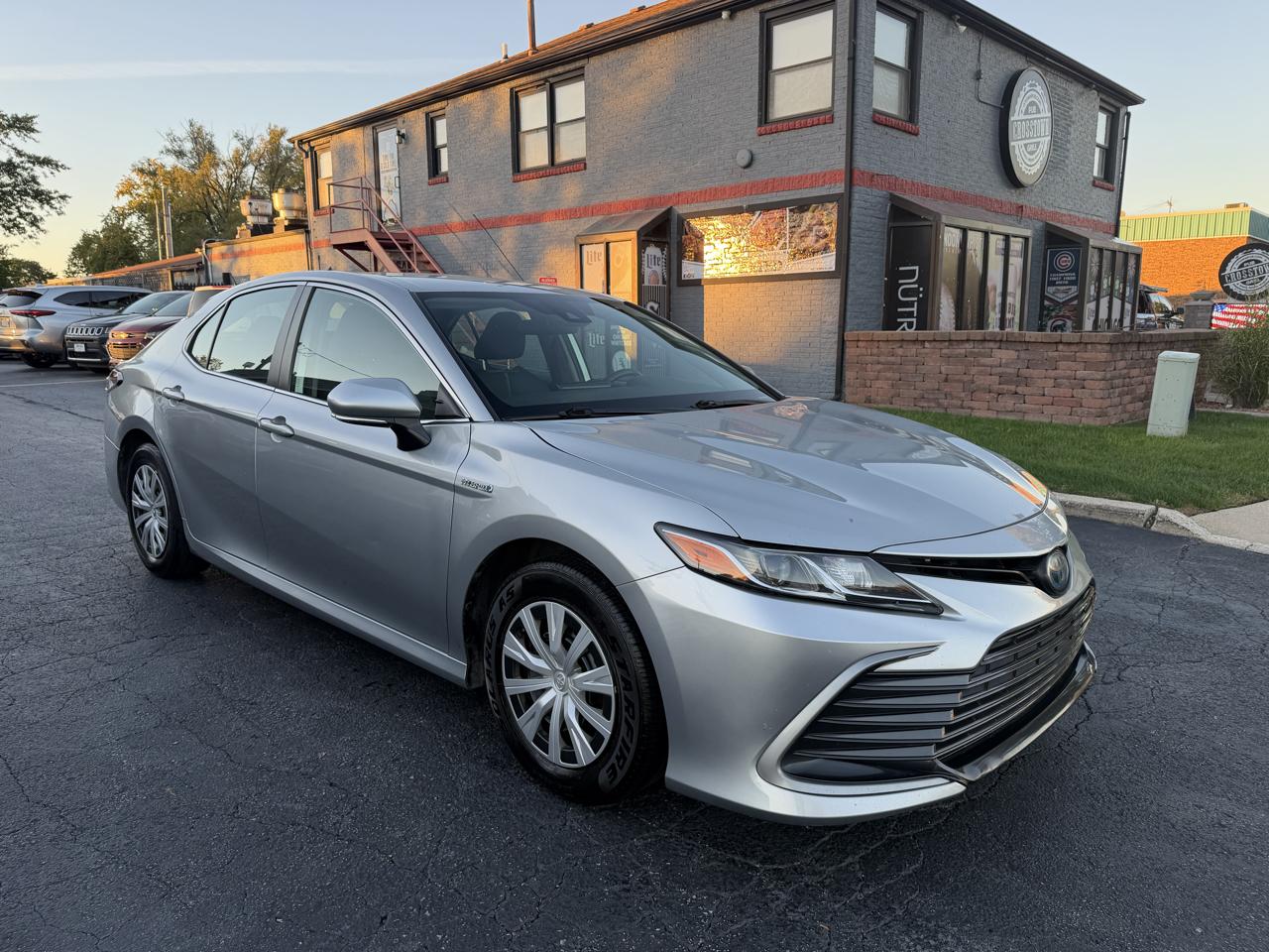Toyota Camry Hybrid LE CVT (Natl) 2021