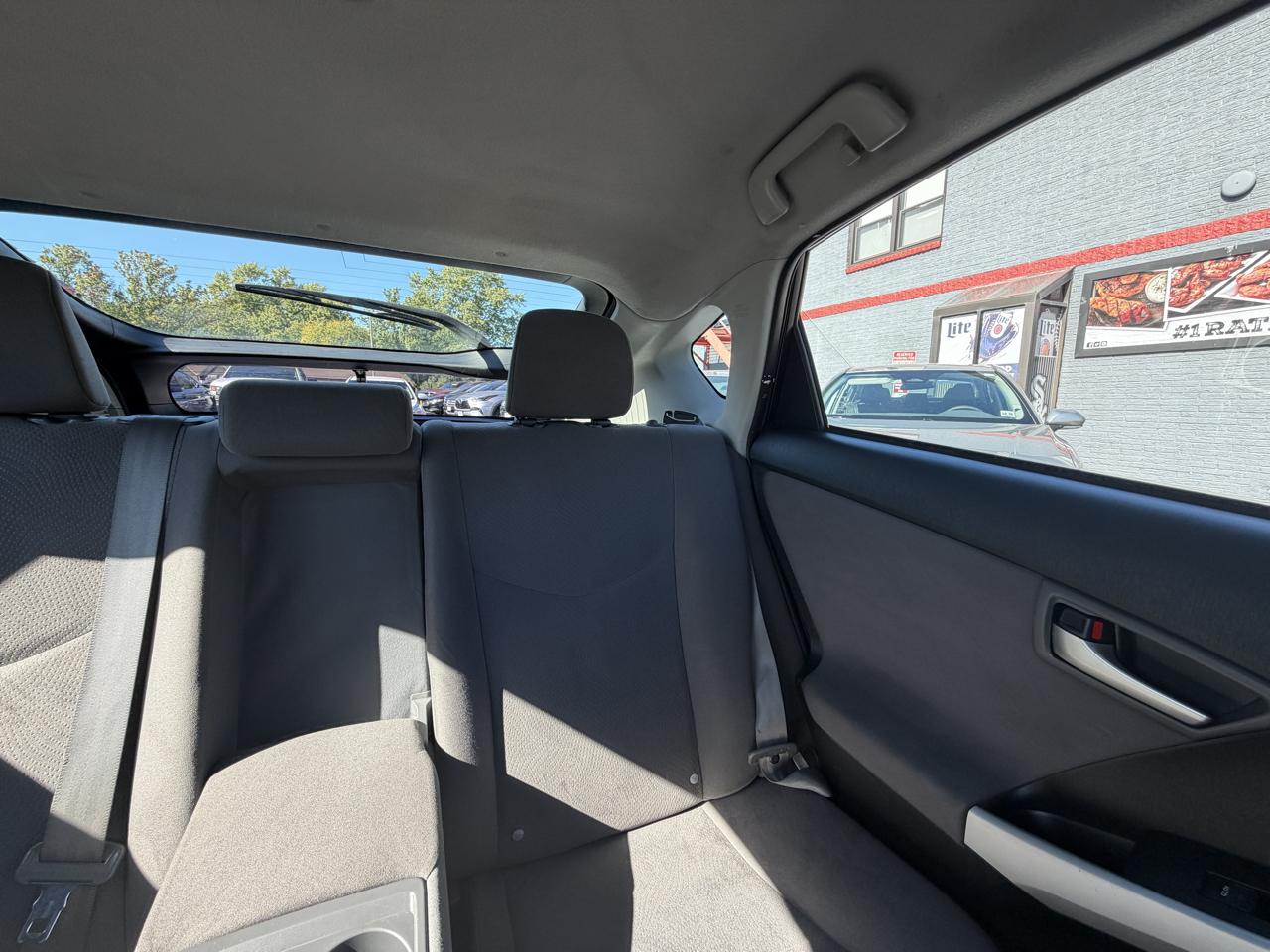 Toyota Prius photo 26