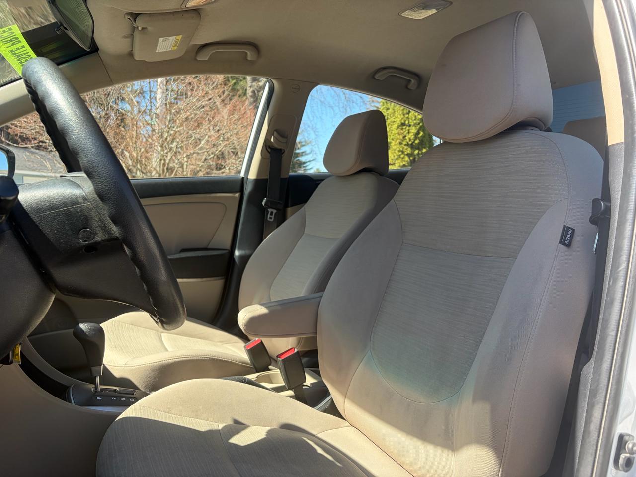 Hyundai Accent SE 4-Door 6A 2017