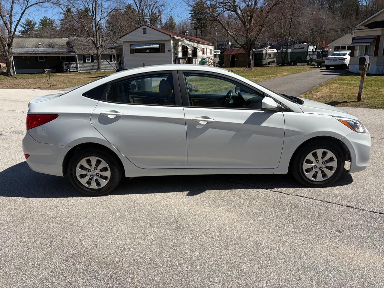 Hyundai Accent SE 4-Door 6A 2017