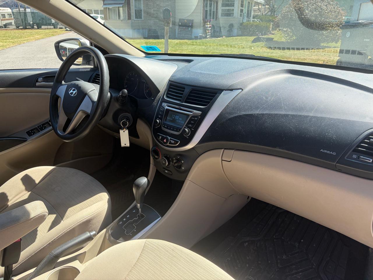 Hyundai Accent SE 4-Door 6A 2017