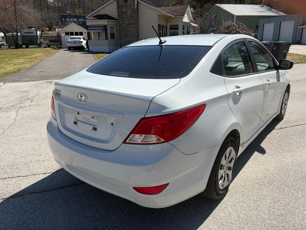 Hyundai Accent SE 4-Door 6A 2017