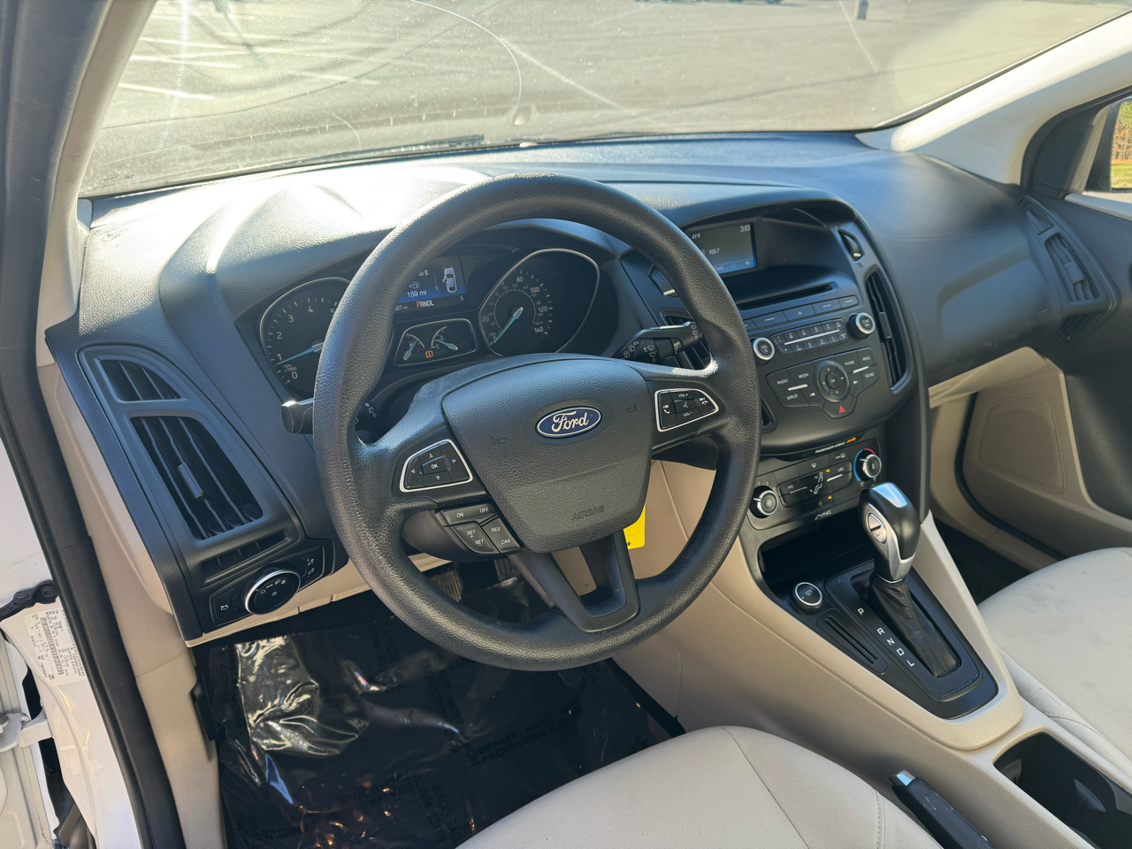 Ford Focus SE Hatch 2015