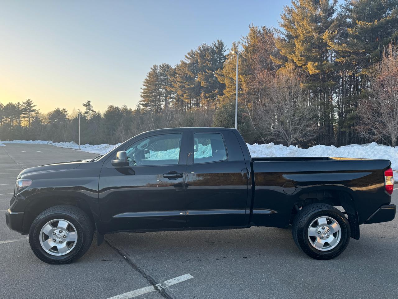 Toyota Tundra SR5 4.6L V8 Double Cab 4WD 2017