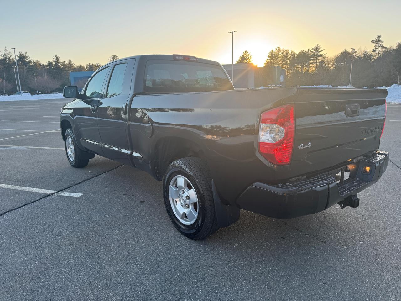 Toyota Tundra SR5 4.6L V8 Double Cab 4WD 2017