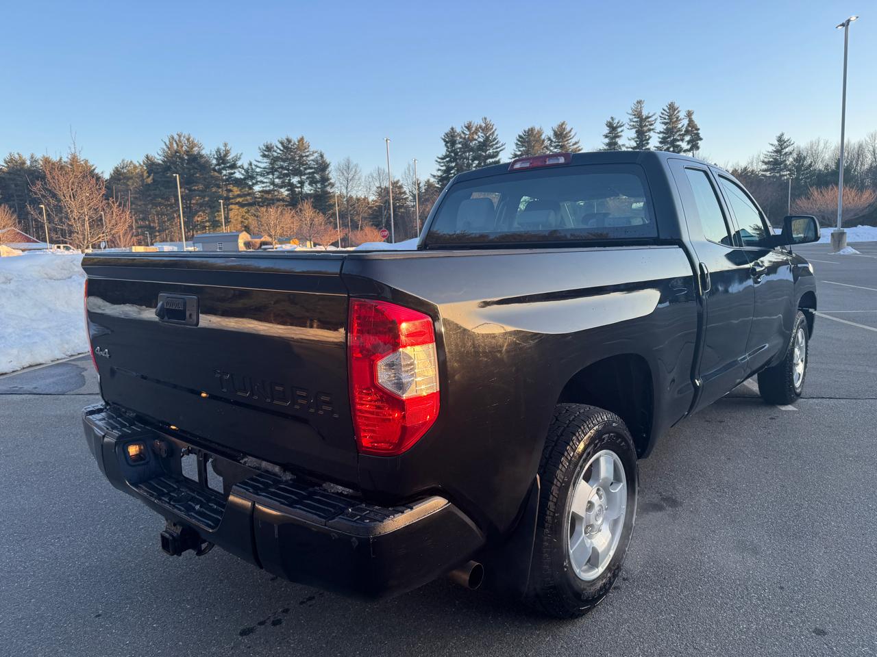 Toyota Tundra SR5 4.6L V8 Double Cab 4WD 2017