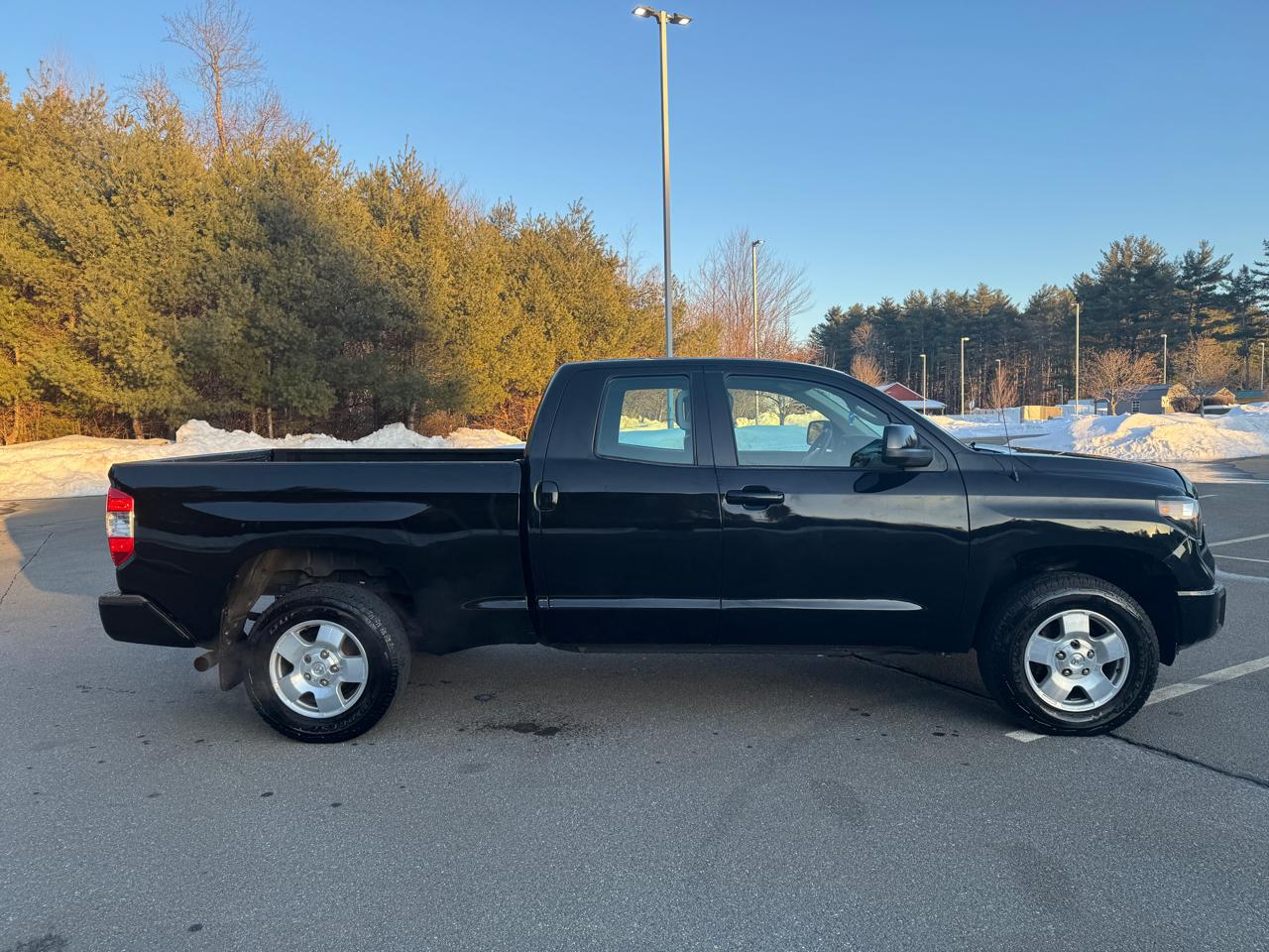 Toyota Tundra SR5 4.6L V8 Double Cab 4WD 2017