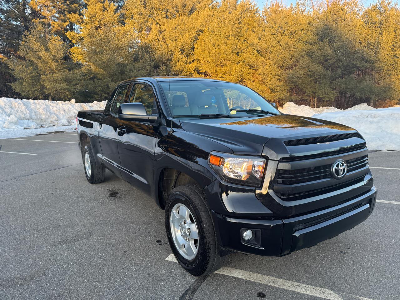 Toyota Tundra SR5 4.6L V8 Double Cab 4WD 2017