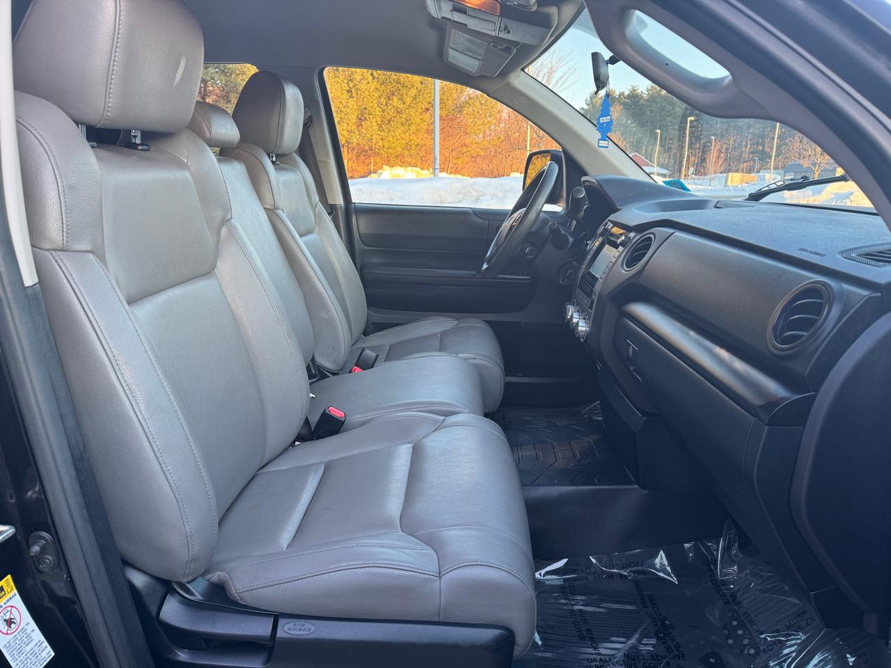 Toyota Tundra SR5 4.6L V8 Double Cab 4WD 2017