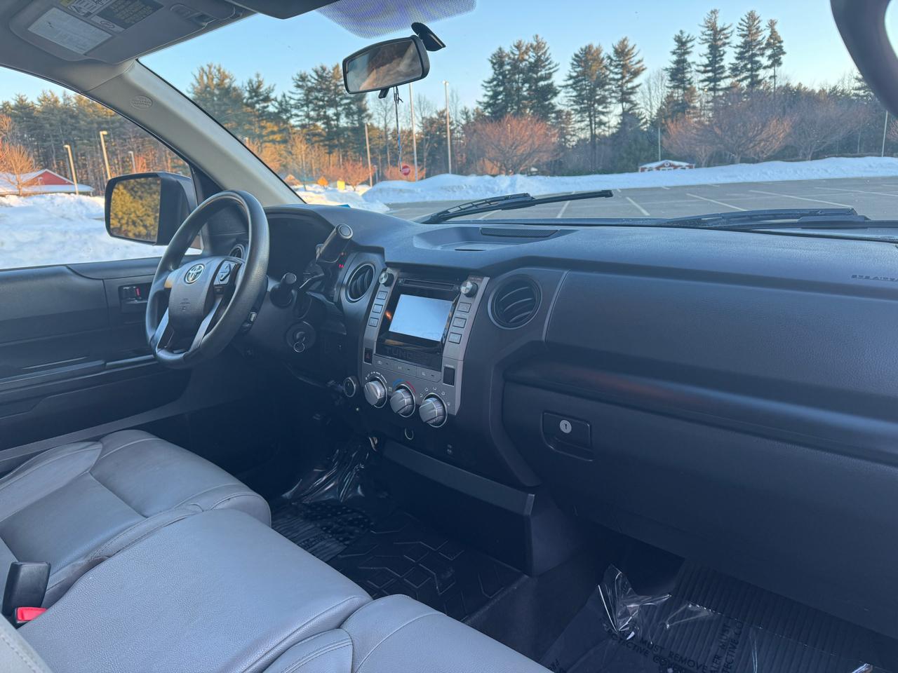 Toyota Tundra SR5 4.6L V8 Double Cab 4WD 2017