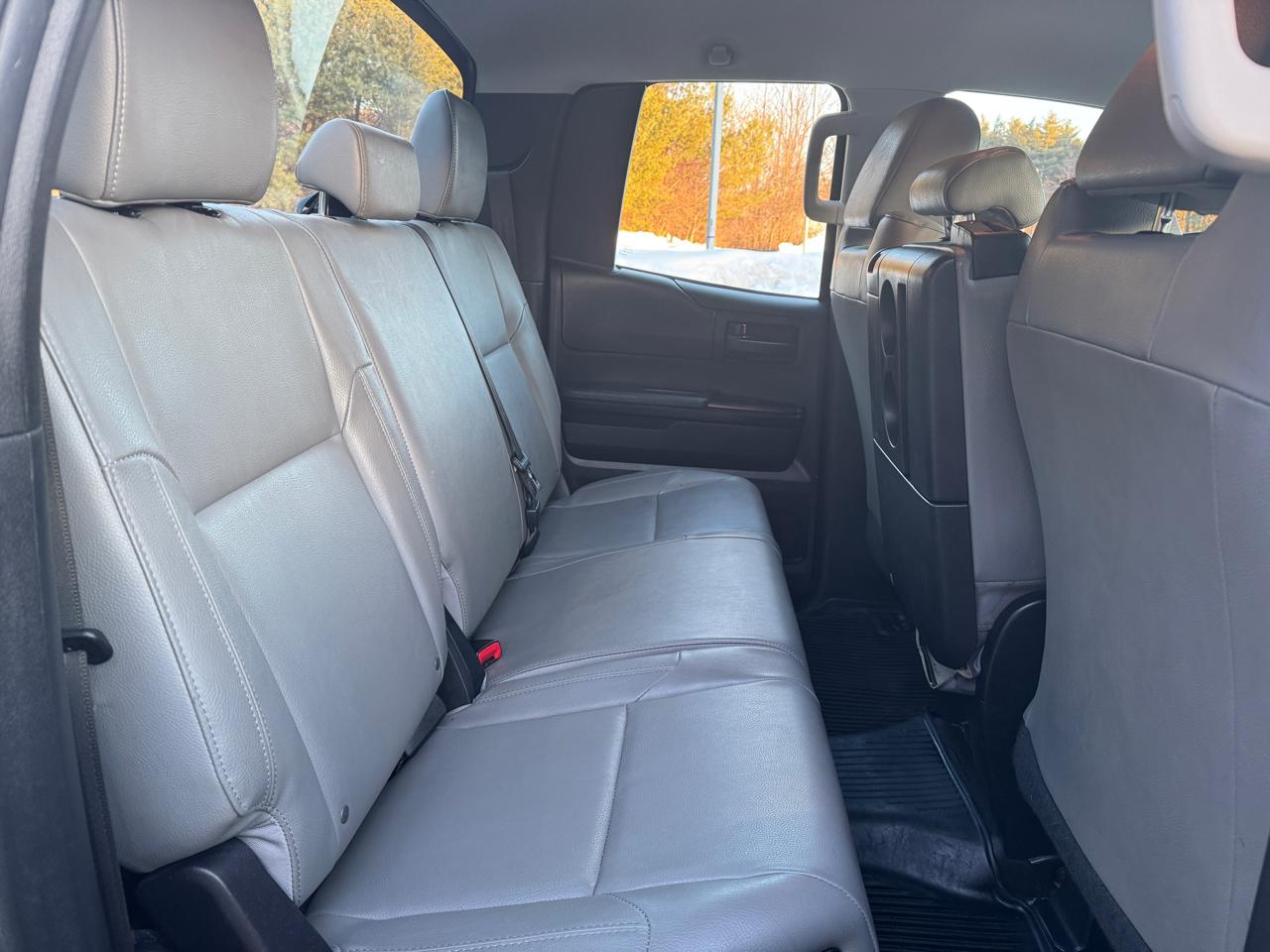 Toyota Tundra SR5 4.6L V8 Double Cab 4WD 2017