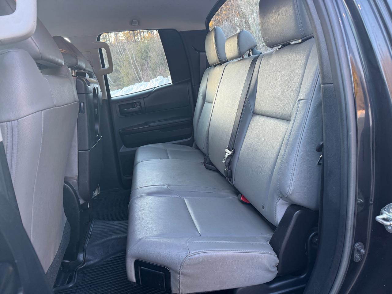 Toyota Tundra SR5 4.6L V8 Double Cab 4WD 2017