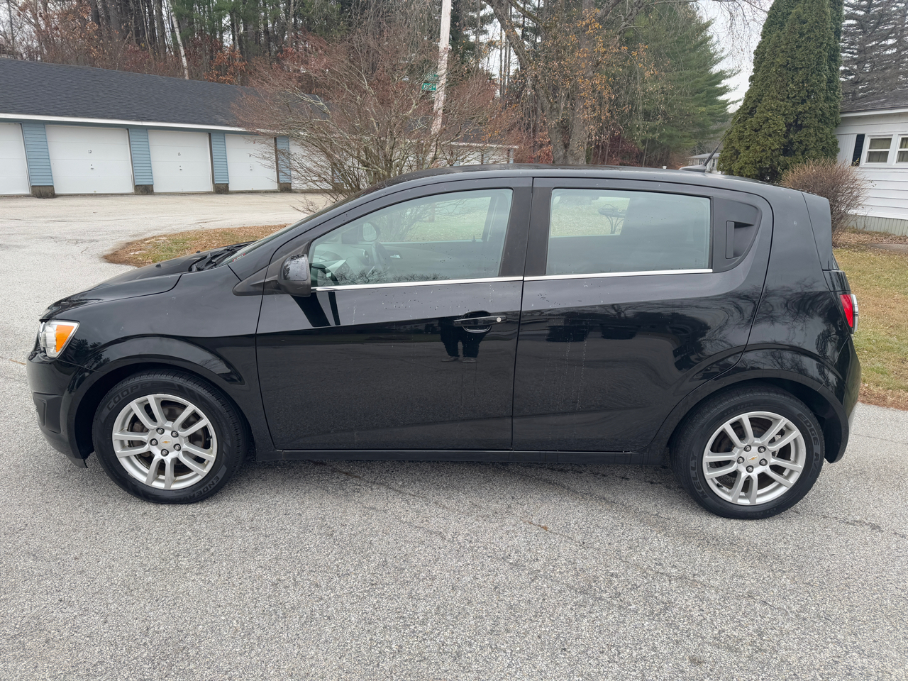 Chevrolet Sonic 2LT 5-Door 2012