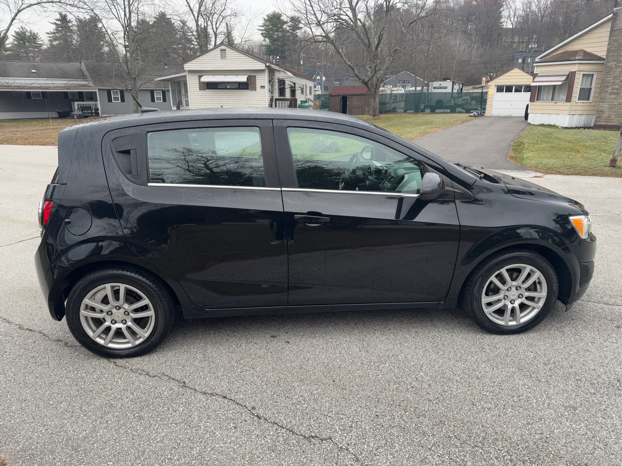 Chevrolet Sonic 2LT 5-Door 2012