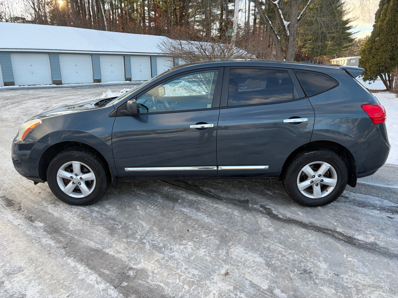 Nissan Rogue S FWD Krom Edition 2012
