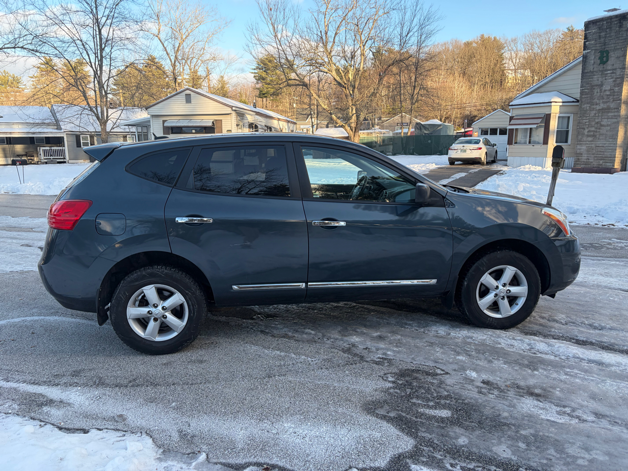 Nissan Rogue S FWD Krom Edition 2012