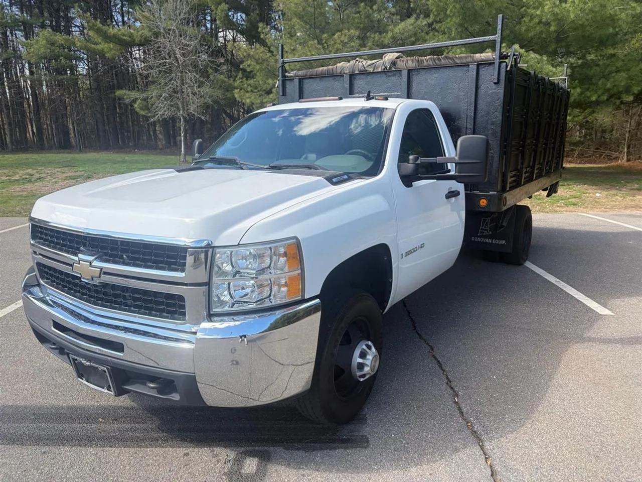 White 2009 Chevrolet Silverado 3500HD Pickup Truck 4X2 6-Speed Automatic
