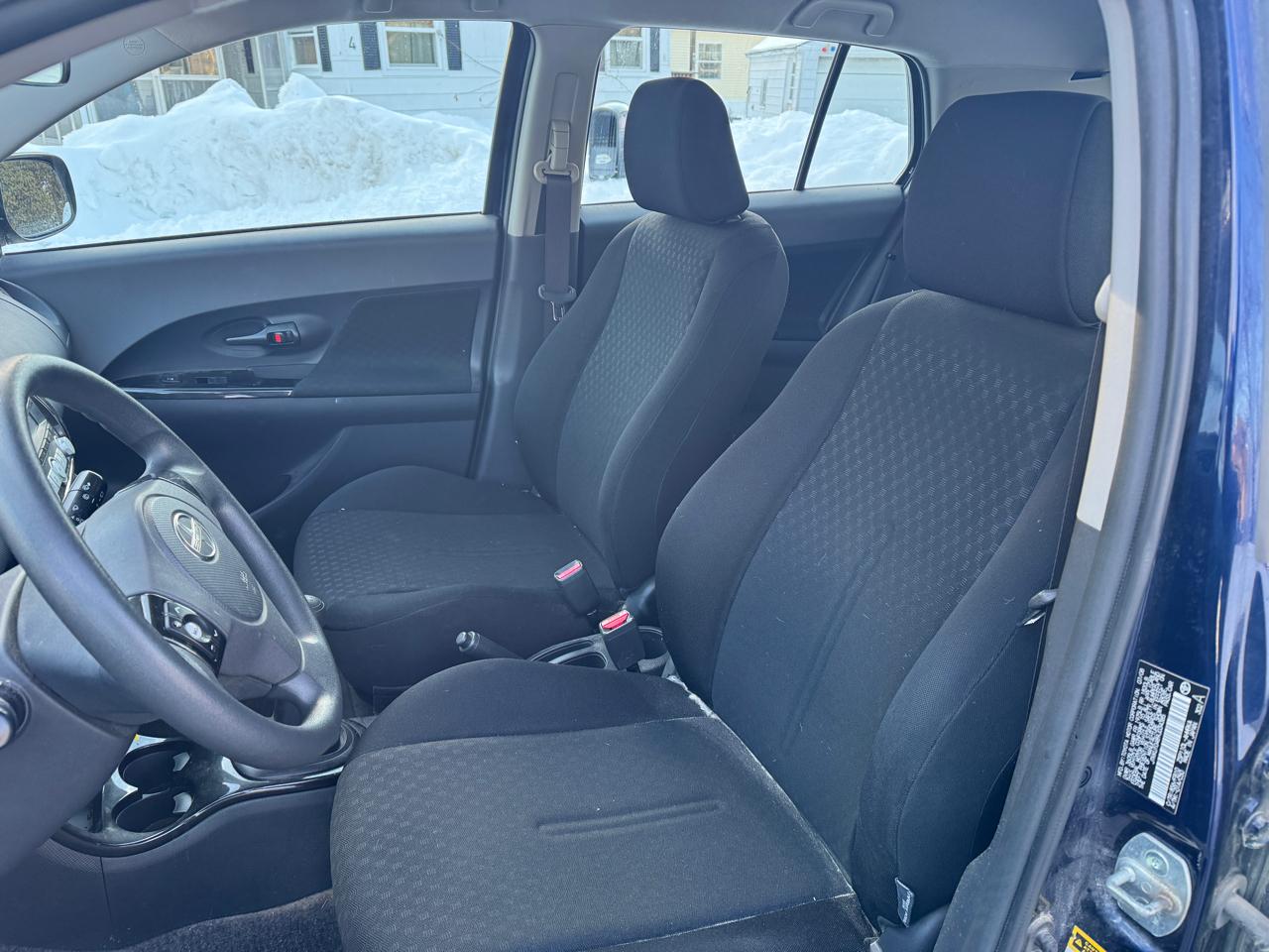 Scion xD 5-Door Hatchback 5-Spd MT 2009