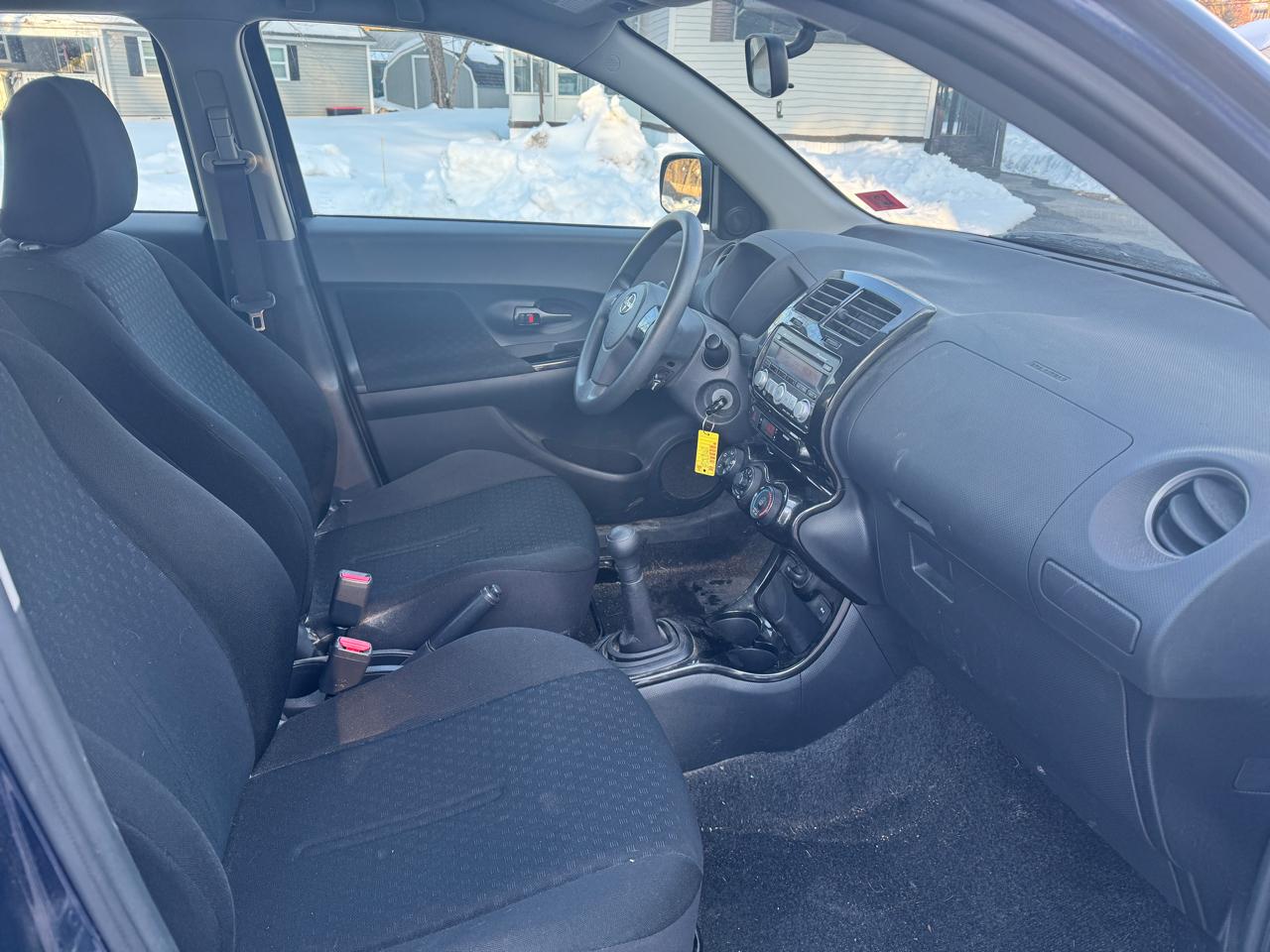 Scion xD 5-Door Hatchback 5-Spd MT 2009