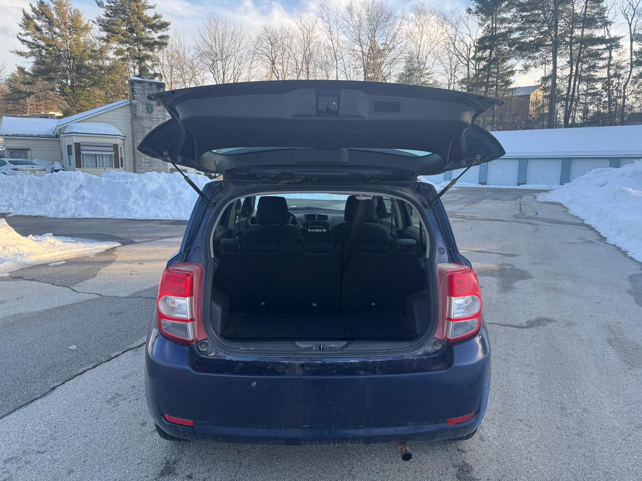 Scion xD 5-Door Hatchback 5-Spd MT 2009