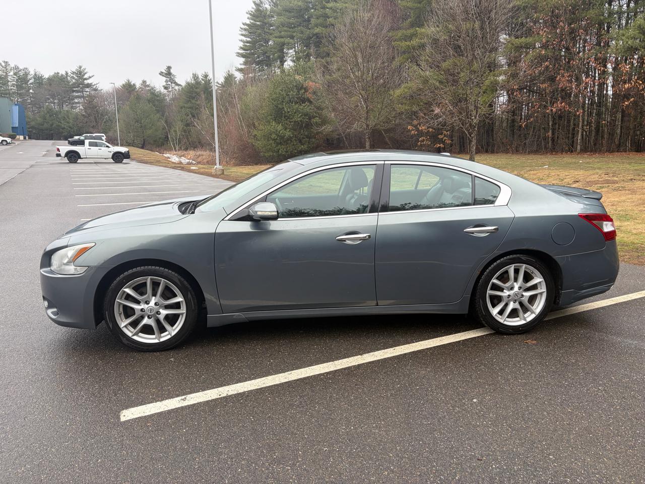 Nissan Maxima SV 2010
