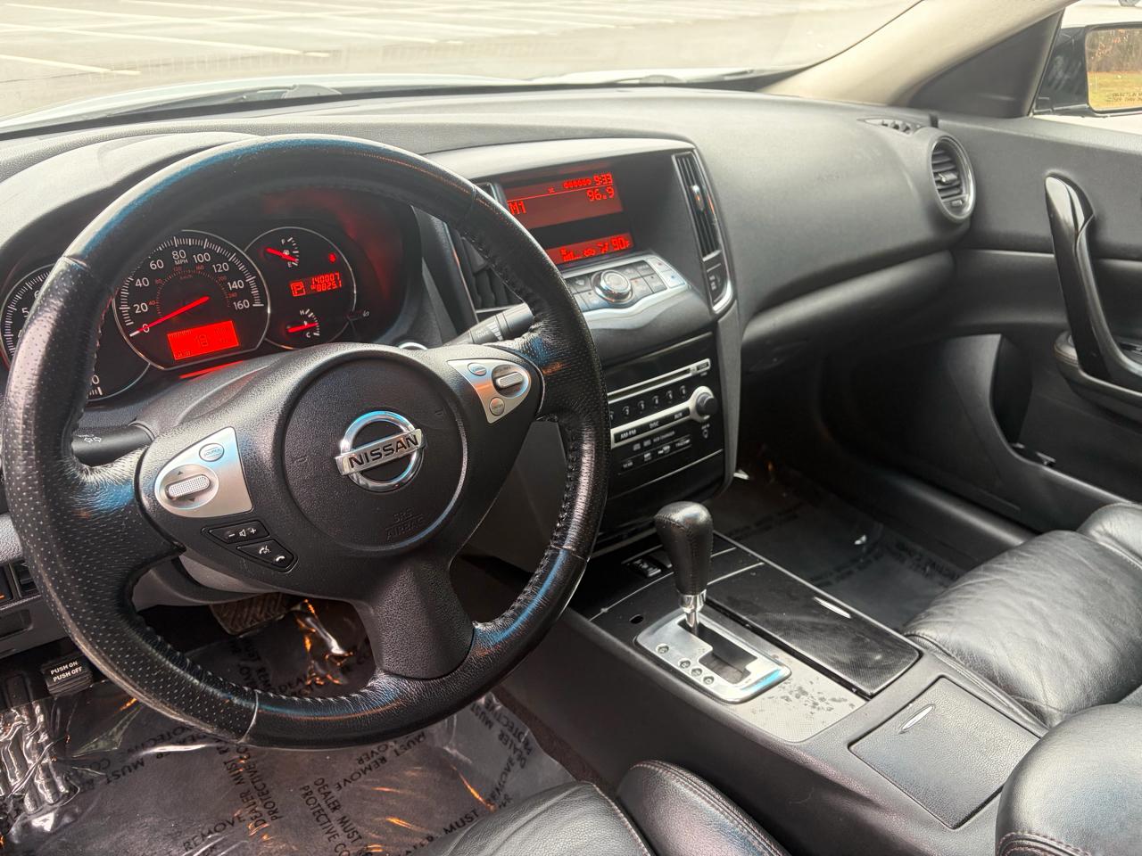 Nissan Maxima SV 2010