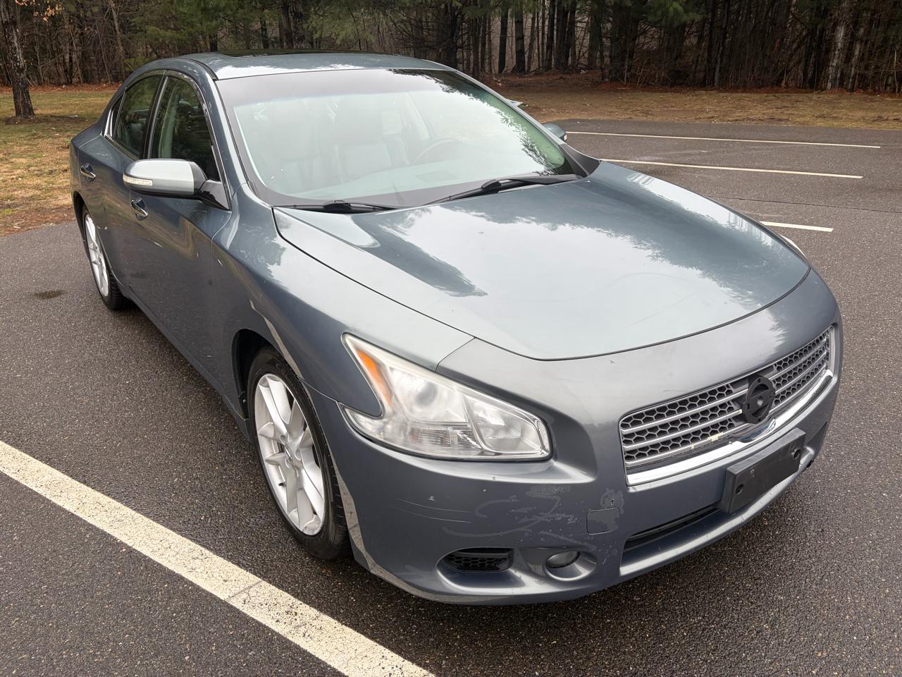 Nissan Maxima SV 2010